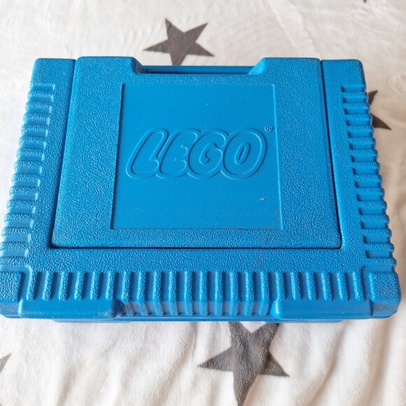 Vintage 1984 Lego Bin Blue Hard Plastic Carrying Case Storage Box Clasp US Brick - Picture 2 of 10